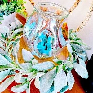 SCENTSY bubbled iridescent warmer. Absolutely beautiful. Barely used!